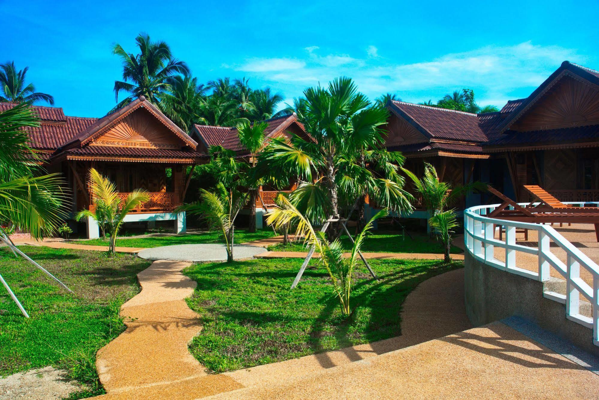 Sangsawan Palace Khaolak Resort Khao Lak Exterior photo