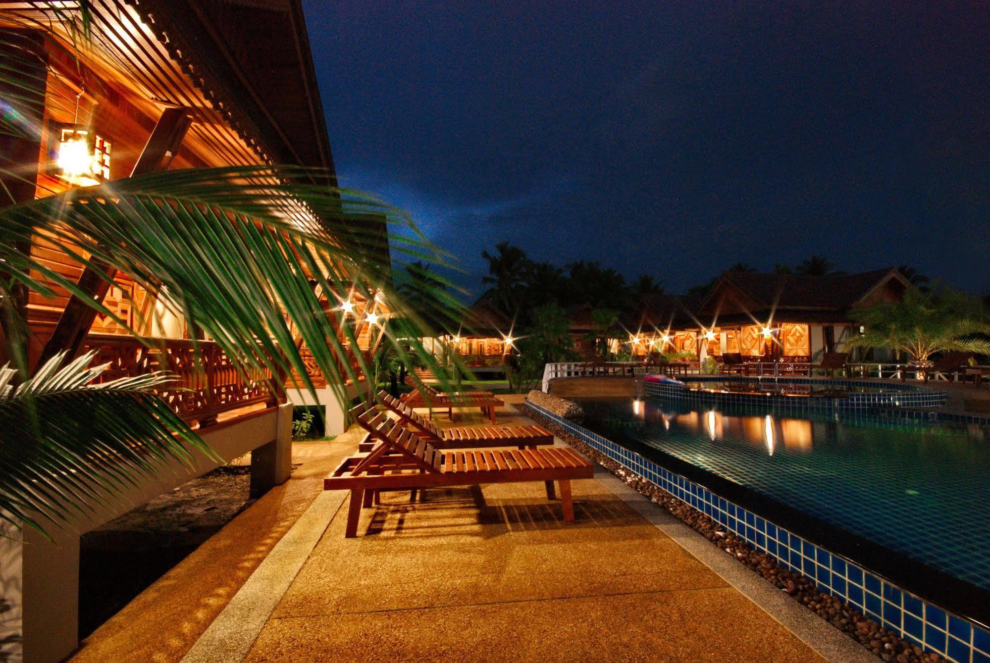 Sangsawan Palace Khaolak Resort Khao Lak Exterior photo