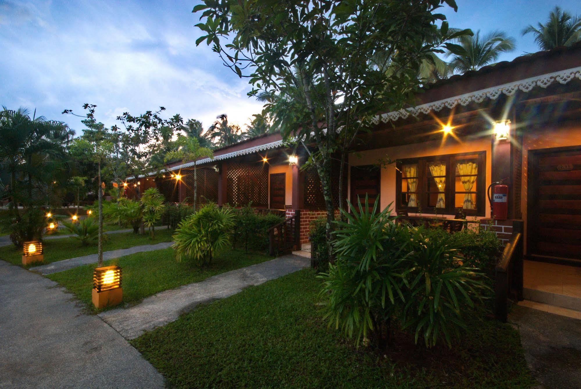 Sangsawan Palace Khaolak Resort Khao Lak Exterior photo