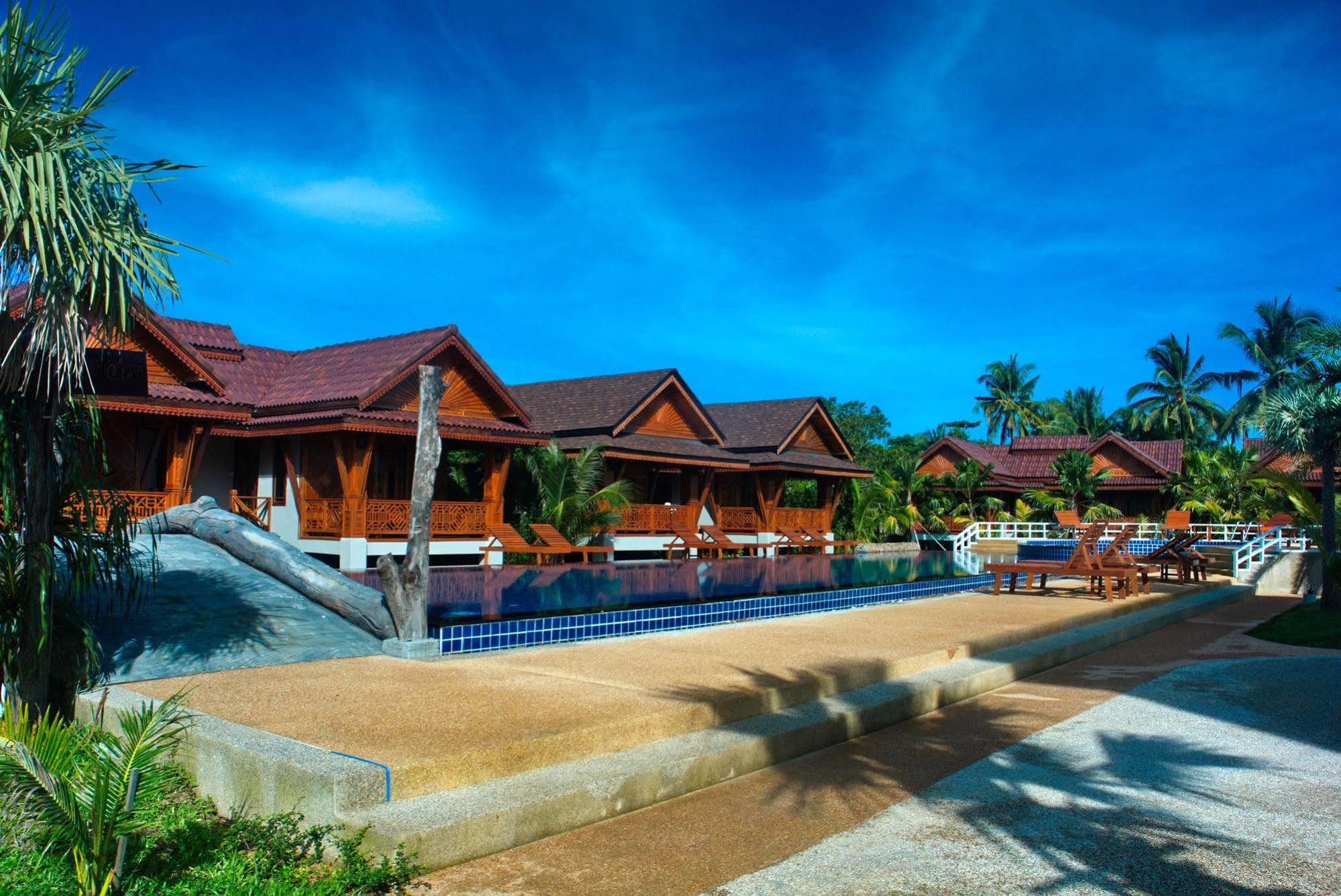 Sangsawan Palace Khaolak Resort Khao Lak Exterior photo